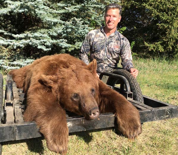 2016bearhuntauctionwinner